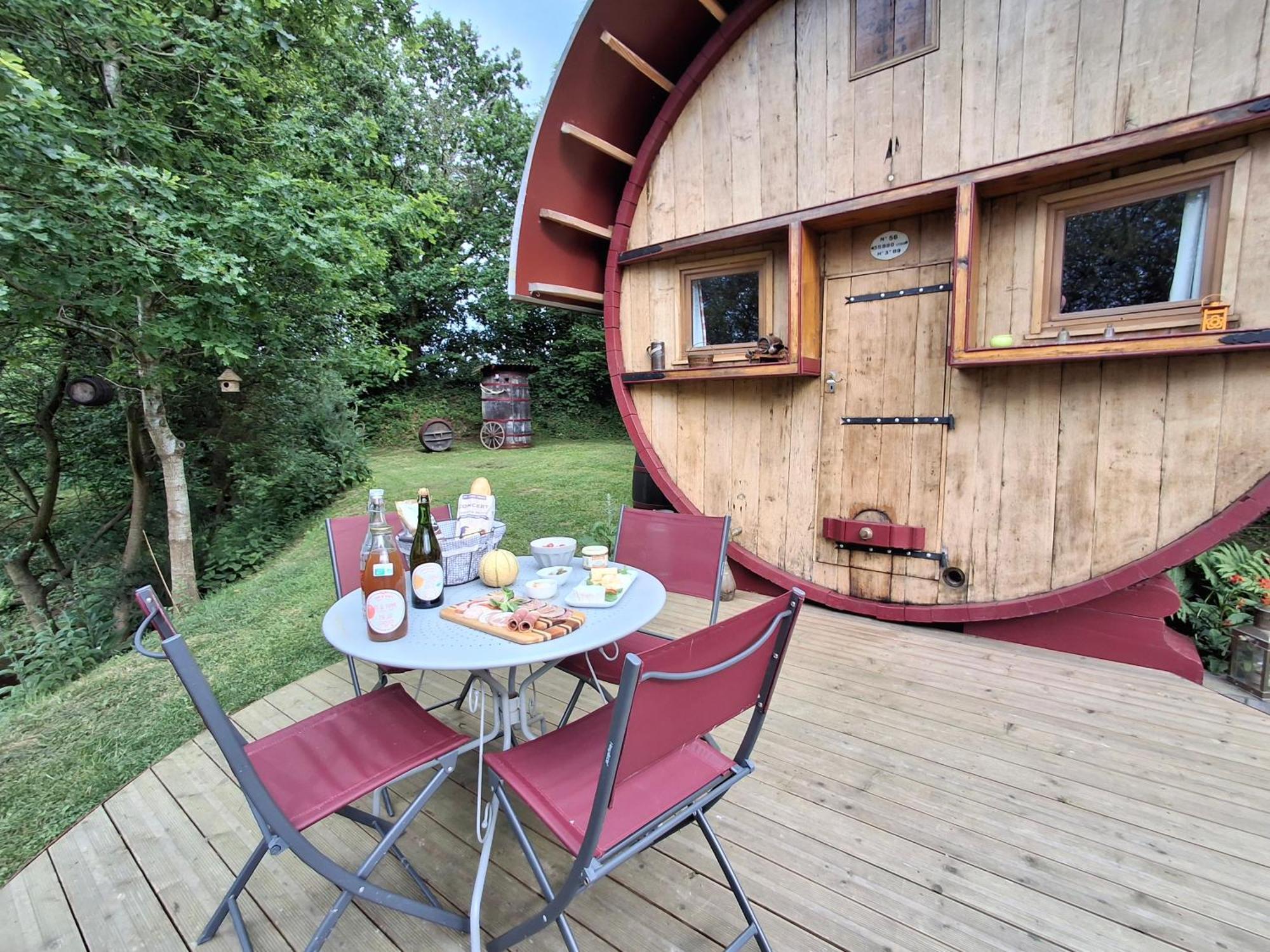 L'Authentique Tonneau A Cidre D'Emma Villa Litteau Bagian luar foto